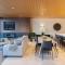Lakehouse 4- Free Parking- Walk To Town- Air Con