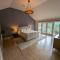 Candlewood Lake -Family Getaway, Lakefront 3775 sqft Home