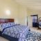 Draxhall Villa in Ochio Rios with King Bed and Ensuite near Dunns River Falls- 3 mins from Beach! - Mammee Bay