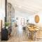 Compass Rose, 95 Ronald Avenue- Wifi, Aircon, Boat Parking, Linen
