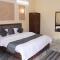 Shri Niwaas Guest House - Varanasi, Forěigners Choice, Fully Air Conditioned Rooms with Parking Availability on site, Near to Dasashwamedh ghat and Assi Ghat