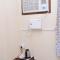 Shri Niwaas Guest House - Varanasi, Forěigners Choice, Fully Air Conditioned Rooms with Parking Availability on site, Near to Dasashwamedh ghat and Assi Ghat