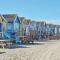 Beach Walk Southbourne SOBO Beach Sleeps 4 - 南布温
