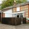 Primrose - Holiday Cottage with Private Vineyard