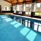 Vast, Elegant Home with Indoor Pool & Sauna near Popular Golf Course - Kington