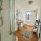 Book your stay near Bailgate the heart of Lincoln! Short let & longer bookings welcome, weekly and monthly offers