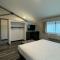 Days Inn and Suites by Wyndham Port Huron - Port Huron