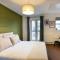Modern townhouse City Location Free parking