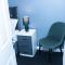 2ndHomeStays-Walsall- A Charming 3-Bed Home with Landscape View - Suitable for Contractors and Families -Large Parking for 3 Vans - Sleeps 8 - 7 mins to J10 M6 and 21 mins to Birmingham - Bloxwich