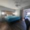 Mountain Vista Inn & Suites - Walking Distance to the Island