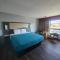 Mountain Vista Inn & Suites - Walking Distance to the Island