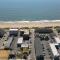 Sunny Beach Getaway A1 Ocean Block Walk to Beach - 大洋城