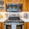 Luxury Joshua Tree Retreat w/ Hot Tub, BBQ & Games - Joshua Tree