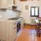 3 Bedroom Beautiful Apartment In Capolona