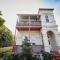 Courtyard Esperanza - Sunny Heritage Chic