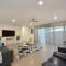 89 at The Edge - Luxury Poolside Contemporary