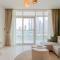 Private Beachfront 1 Bed With 180 view of Marina Skyline