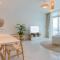 Private Beachfront 1 Bed With 180 view of Marina Skyline - Dubaj