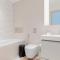 Private Beachfront 1 Bed With 180 view of Marina Skyline