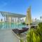 Private Beachfront 1 Bed With 180 view of Marina Skyline - Dubaj