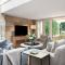Elegant Paddington Sandstone Cottage with Parking