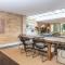 Elegant Paddington Sandstone Cottage with Parking