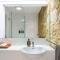 Elegant Paddington Sandstone Cottage with Parking