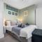 Stunning, Spacious & Cosy 2-Bedroom Southsea Apartment, with Great Paronamic Views, Free Parking Permit, Sleeps 4, SUMMER SPECIAL OFFER! - by Blue Puffin Stays