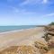 Oceanfront Arafura Abode with Stunning Views - Nightcliff