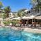 Hibiscus Haven Resort-style Chic by the Beach