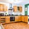 Emerald Retreat - City Centre - Free Parking, Fast WiFi and Smart TV by Yoko Property