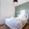 Modern, quiet 3-bedroom apartment with parking