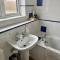 Pass the Keys Cosy One Bedroom House with Parking