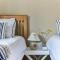 Bosun Cottage - Boutique retreat on the beach