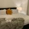 LUXURY 3 BED HOME with MULTIPLE FREE PARKING BAYS Early Check-in Late Check- Out Allowed - ثوروك الغربية
