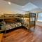 31R Brand new log home on quiet side street in Bethlehem, close to Main Street! 20 min to skiing - بيثليهيم