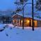 Cosy cabin between lake and mountain