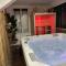 La Maison des Plaisirs Love room