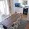 Lovely cottage in Snowdonia, private hot tub, by mountains & award winning beach - فيربورن