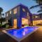 Bay Dreamin! Walk to the Beach, Pier, & Pine Ave! Heated Pool!