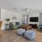 Bay Dreamin! Walk to the Beach, Pier, & Pine Ave! Heated Pool!