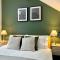 1 Bed - Sleeps 4 - Parking - 15 mins Gatwick