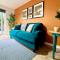 1 Bed - Sleeps 4 - Parking - 15 mins Gatwick