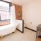 Speakeasy King Suite (Rm1)