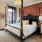 Speakeasy King Suite (Rm1)
