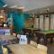 Spacious Primrose Lodge for 6 with Hot Tub at a Spa Resort - Chudleigh