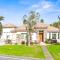 Luxurious Getaway Near Coachella Stagecoach Pool Putting Green Parking Firepit Sleeps 11 - إنديو