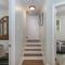 The Sunset Chalet Pet-friendly, Deck & 5 Minutes to Black Mountain!