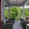 Carolina Blue Pet Friendly, Deck, Treetop Views