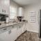Chic Home with Huge Grassy Yard 7 mins to Arrowhead Stadium - إندبيندينس Chic Home with Huge Grassy Yard 7 mins to Arrowhead Stadium - إندبيندينس